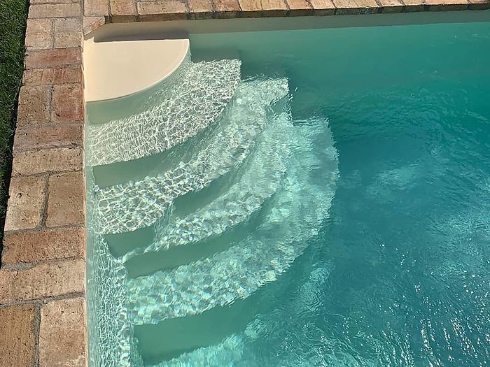 INSTALLATION D'UNE PISCINE EN POLYESTER DANS LE BAIX EMPORDÀ