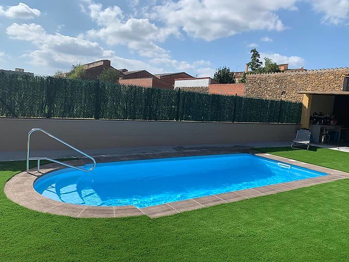 INSTALLATION D'UNE PISCINE EN POLYESTER DANS LA PROVINCE DE GIRONA