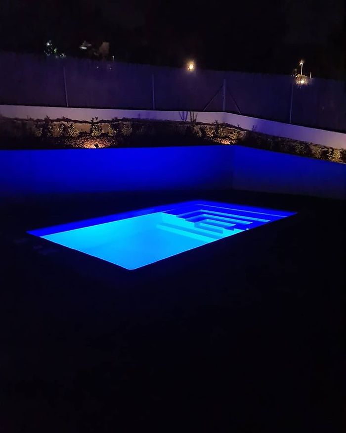 INSTALLATION D’UNE PISCINE EN POLYESTER DANS LE GIRONÉS 