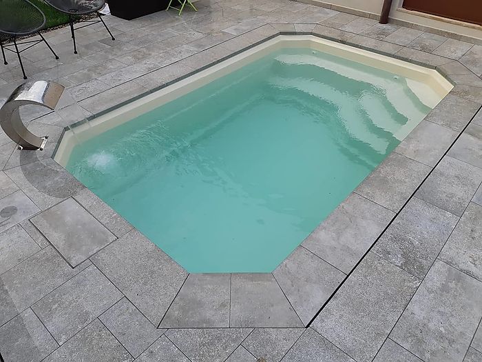 PISCINA MODEL L360 AL PLA DE L'ESTANY